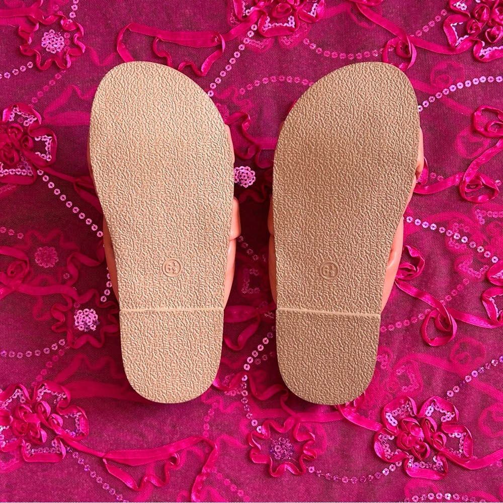 NWOT/NIB coral cosette flat sandal/flip flops - Picture 2 of 6